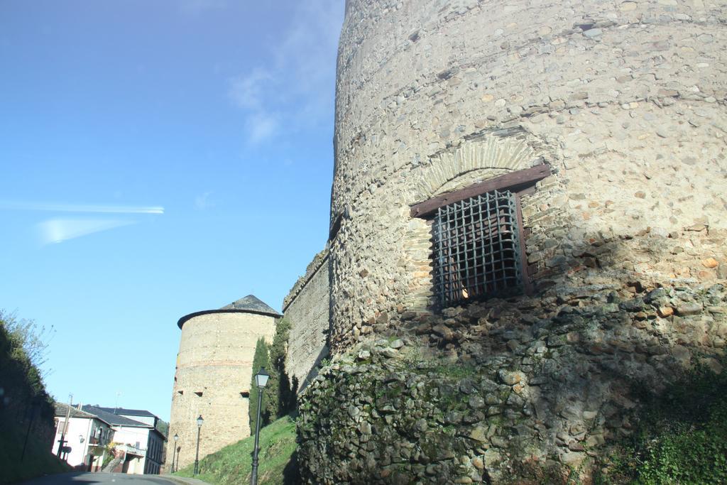 Venecia Bed&Breakfast Villafranca Del Bierzo Exteriör bild